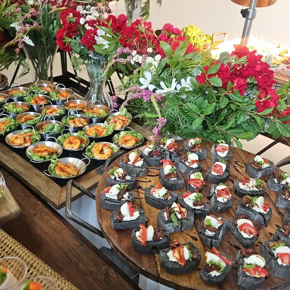 김밥 트레이 축하 케이크 파주 갤러리 오프닝